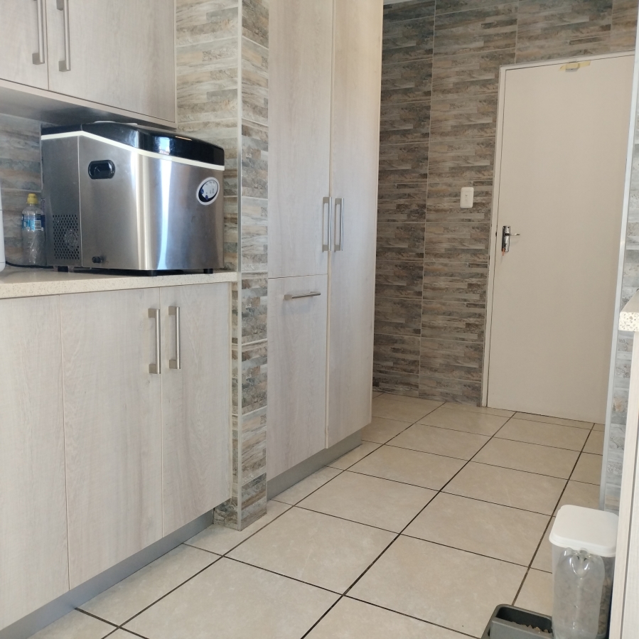4 Bedroom Property for Sale in Grootbrakhoogte Western Cape